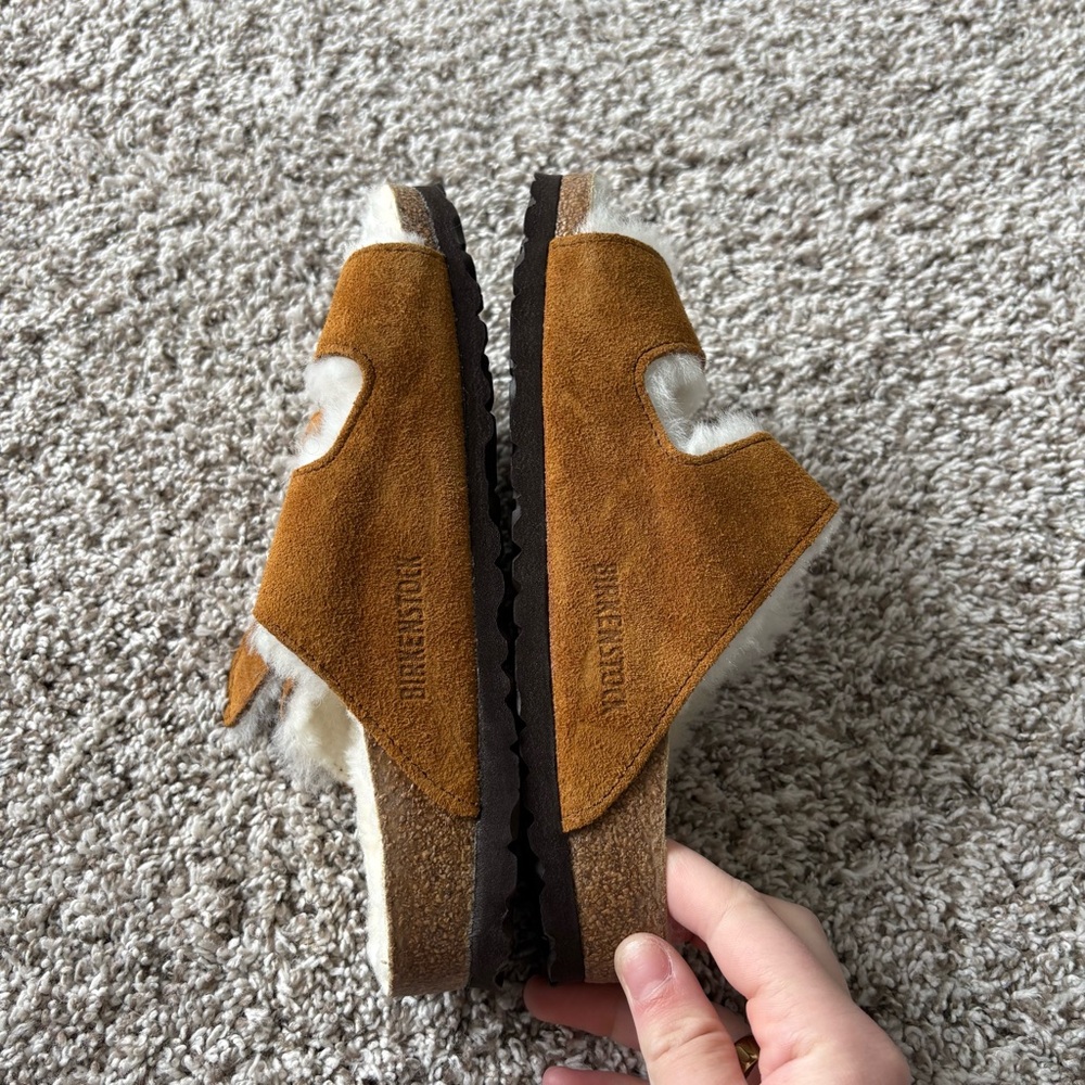 NIB Birkenstock Women's Arizona Shearling Two-Strap Slide Sandal Size 5 (36) - Picture 7 of 10